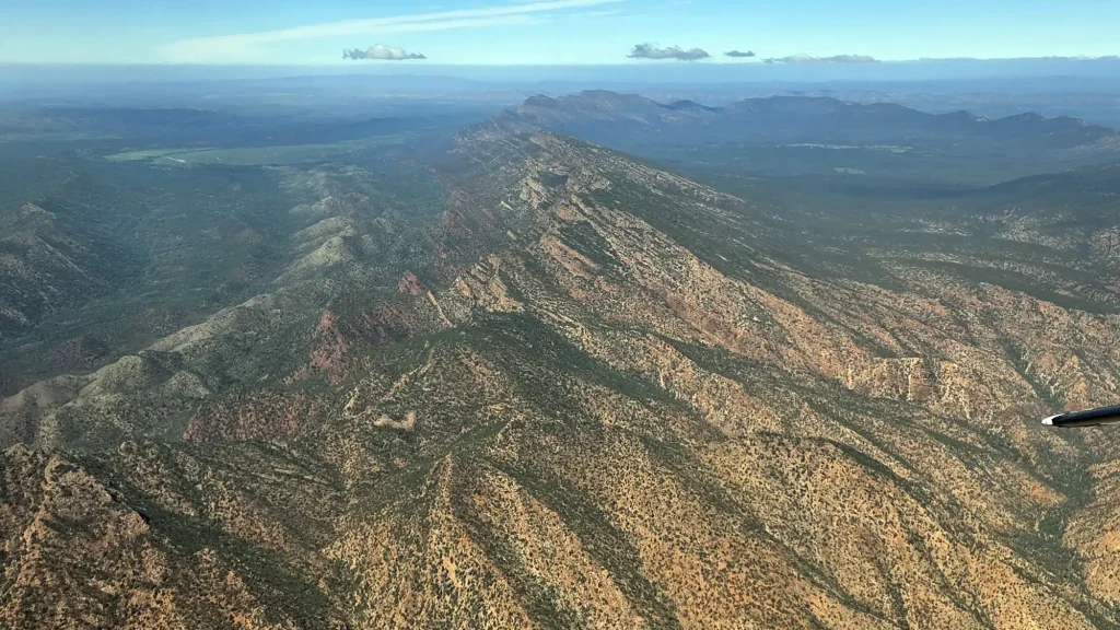 Plane mountains